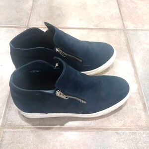 Cushionaire Women's Hart Navy Blue Wedge Sneakers Size 8.5M